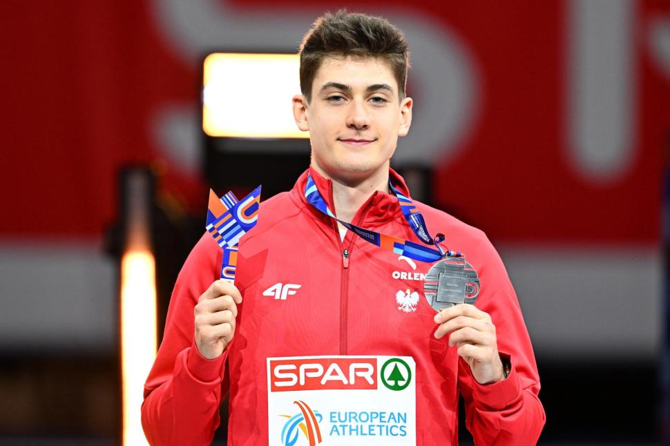 Maksymilian Szwed z medalem
