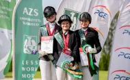 Maria Kaźmierczak na podium - 1. miejsce w klasyfikacji generalnej ujeżdżenie amator